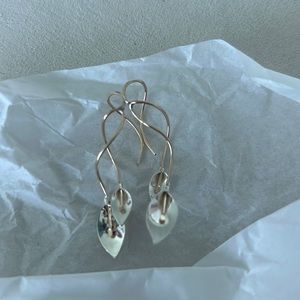 Very Pretty Lily Twist Drop Earrings